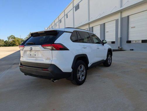 2024 Toyota RAV4 Hybrid XLE