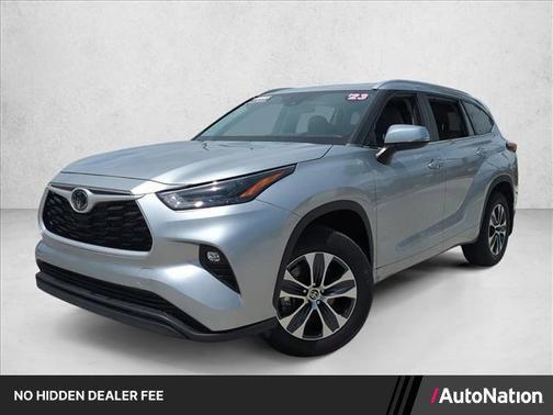Celestial Silver Metallic 2023 Toyota Highlander XLE
