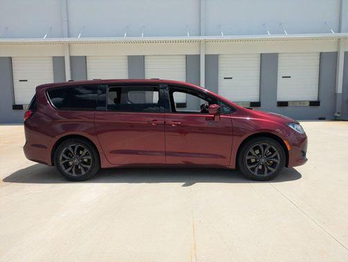 2020 Chrysler Pacifica Touring