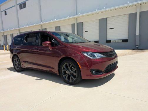 2020 Chrysler Pacifica Touring