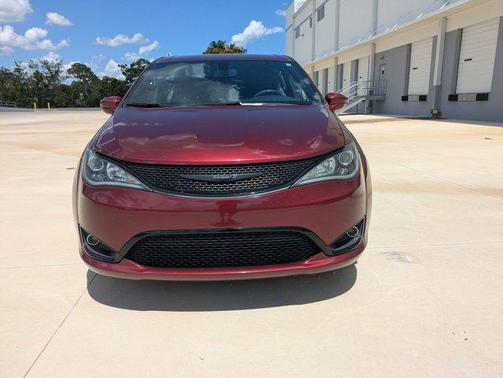 2020 Chrysler Pacifica Touring