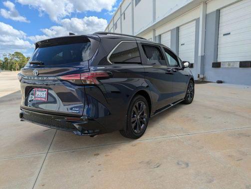 2024 Toyota Sienna XSE 7 Passenger