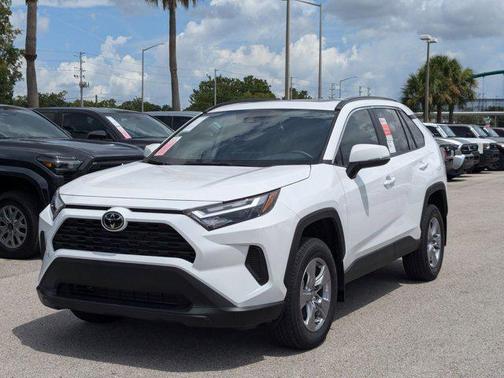 2025 Toyota RAV4 XLE