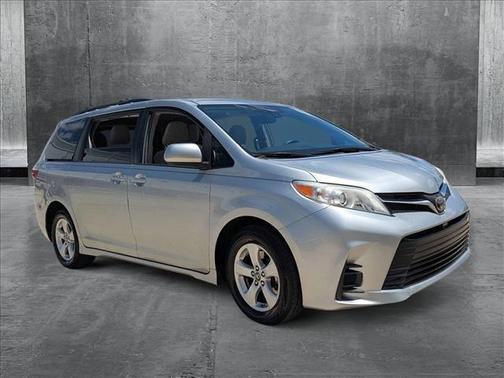 2019 Toyota Sienna LE