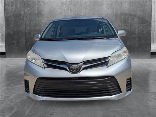 2019 Toyota Sienna LE