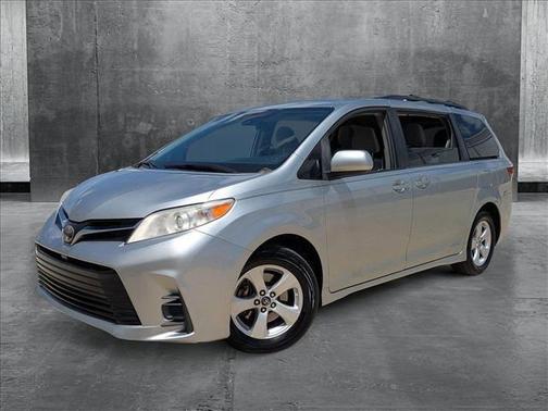 2019 Toyota Sienna LE