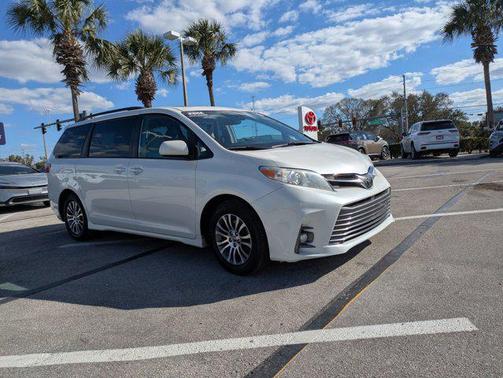 2019 Toyota Sienna XLE Premium