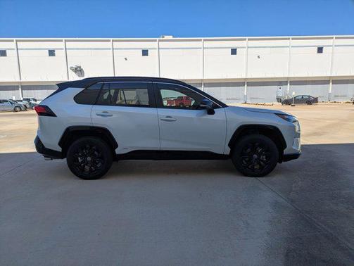 2023 Toyota RAV4 Hybrid SE