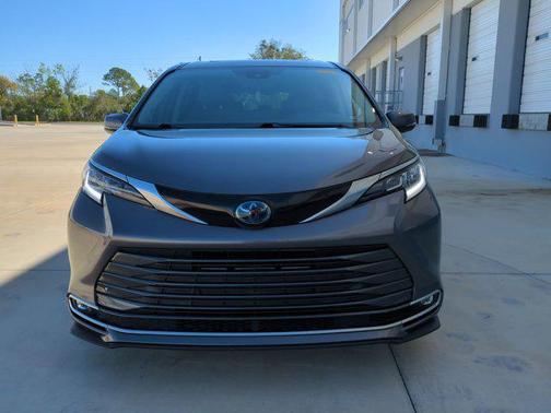 2021 Toyota Sienna Limited 7-Passenger