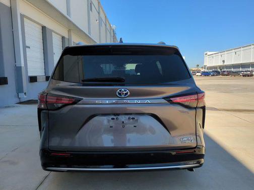 2021 Toyota Sienna Limited 7-Passenger