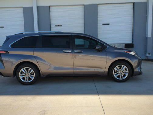 2021 Toyota Sienna Limited 7-Passenger