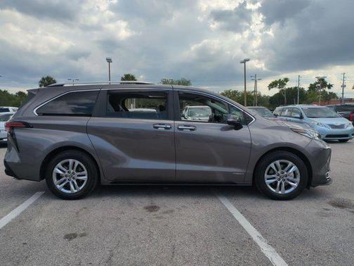 2021 Toyota Sienna Limited 7-Passenger