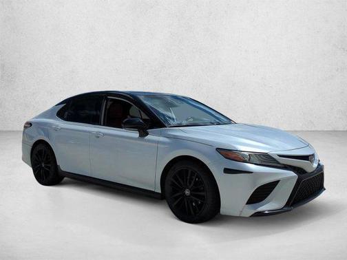 Wind Chill Pearl/Mid 2019 Toyota Camry XSE