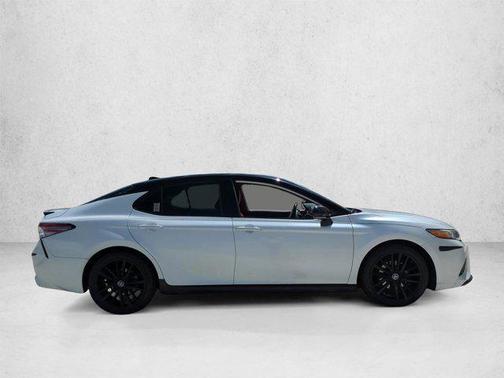 Wind Chill Pearl/Mid 2019 Toyota Camry XSE