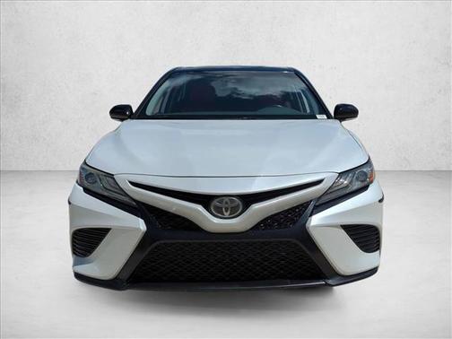 Wind Chill Pearl/Mid 2019 Toyota Camry XSE