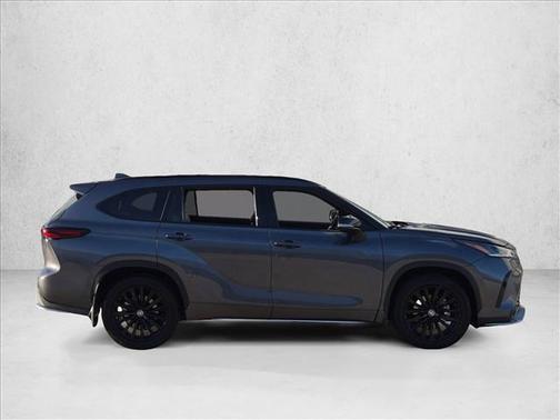 Magnetic Gray Metallic 2024 Toyota Highlander XSE