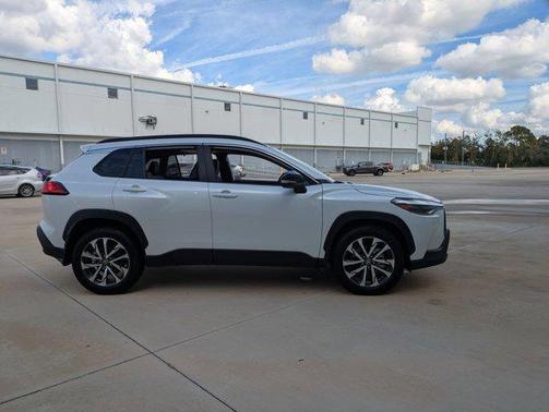 2025 Toyota Corolla Cross XLE