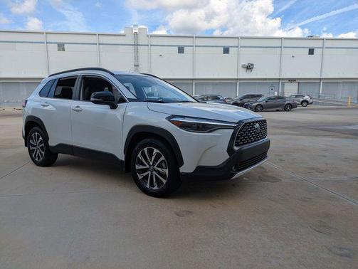 2025 Toyota Corolla Cross XLE