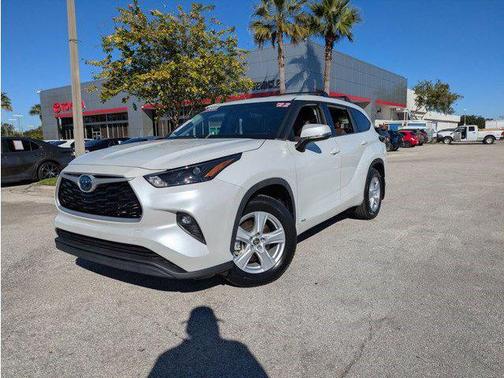 2022 Toyota Highlander Hybrid LE