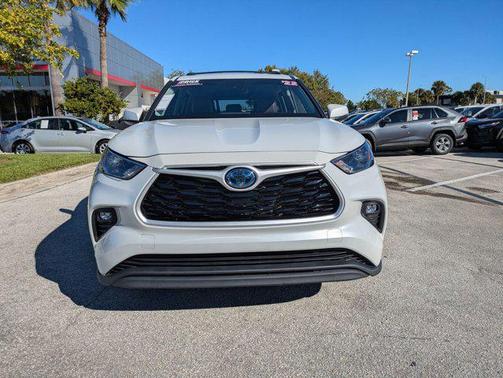 2022 Toyota Highlander Hybrid LE