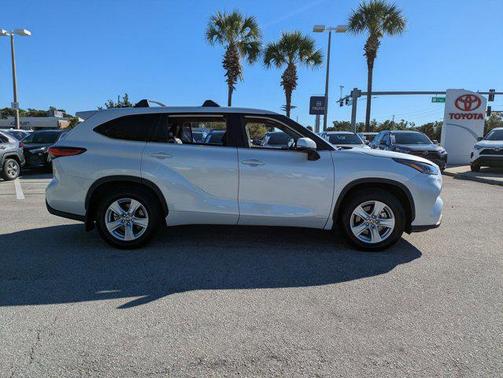 2022 Toyota Highlander Hybrid LE