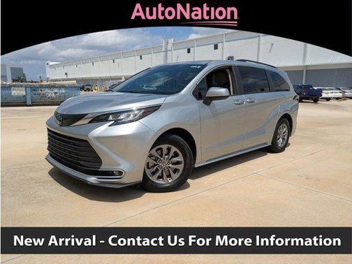 2023 Toyota Sienna XLE 8 Passenger