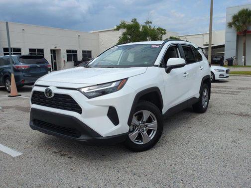 Ice Cap 2024 Toyota RAV4 XLE