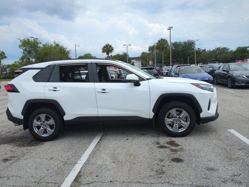 Ice Cap 2024 Toyota RAV4 XLE