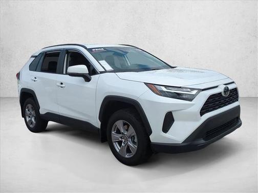 Ice Cap 2024 Toyota RAV4 XLE