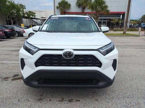 Ice Cap 2024 Toyota RAV4 XLE