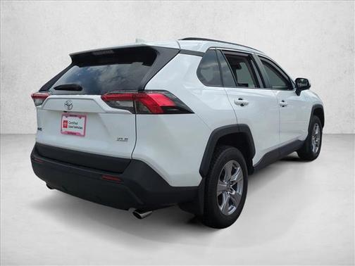 Ice Cap 2024 Toyota RAV4 XLE