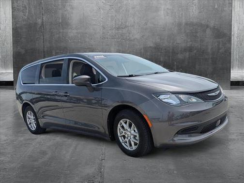 2022 Chrysler Voyager LX