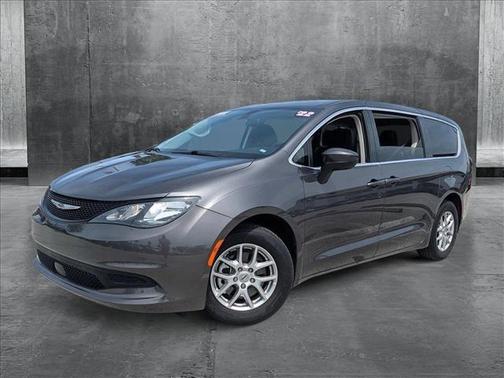 2022 Chrysler Voyager LX