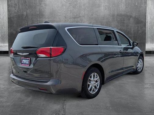 2022 Chrysler Voyager LX