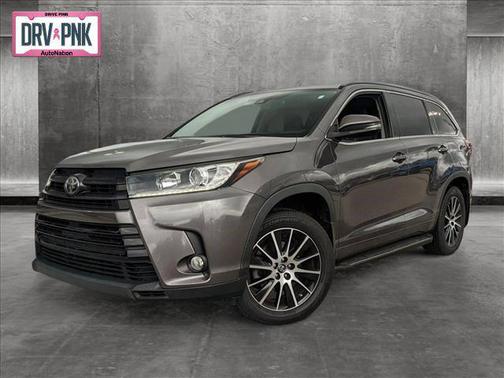 2017 Toyota Highlander SE