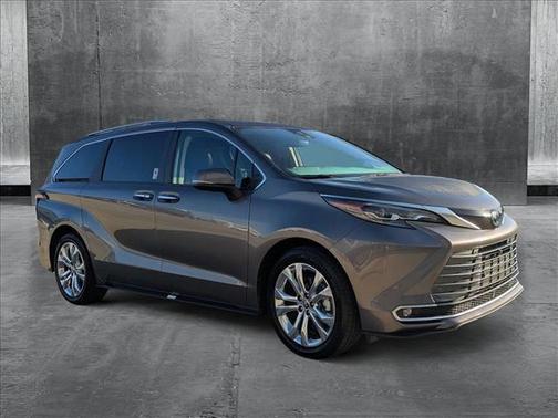 2024 Toyota Sienna Platinum 7 Passenger