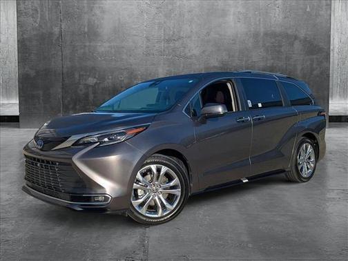 2024 Toyota Sienna Platinum 7 Passenger