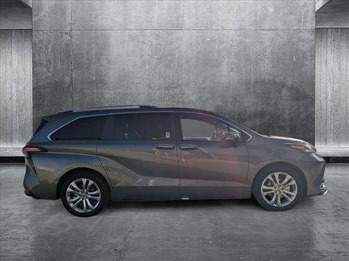 2024 Toyota Sienna Platinum 7 Passenger