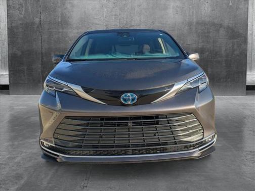 2024 Toyota Sienna Platinum 7 Passenger