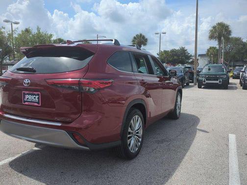 Ruby Flare Pearl 2022 Toyota Highlander Platinum