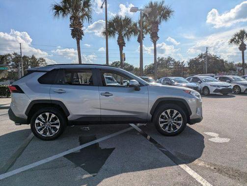 2020 Toyota RAV4 XLE Premium