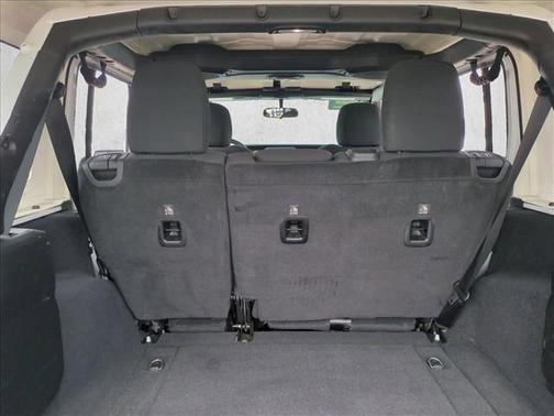 Bright White Clearcoat 2018 Jeep Wrangler Unlimited Sahara