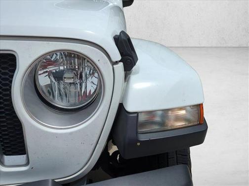 Bright White Clearcoat 2018 Jeep Wrangler Unlimited Sahara