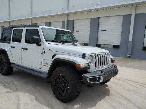 Bright White Clearcoat 2018 Jeep Wrangler Unlimited Sahara