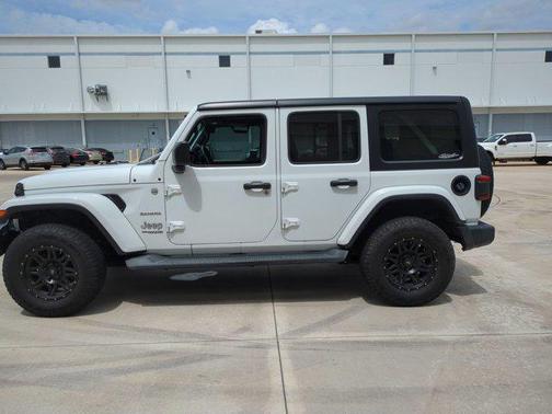 Bright White Clearcoat 2018 Jeep Wrangler Unlimited Sahara