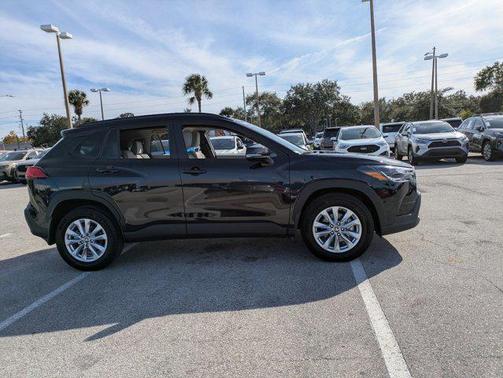 2025 Toyota Corolla Cross LE