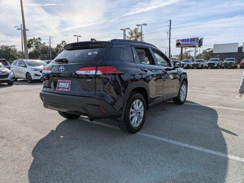 2025 Toyota Corolla Cross LE