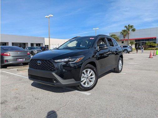 2025 Toyota Corolla Cross LE