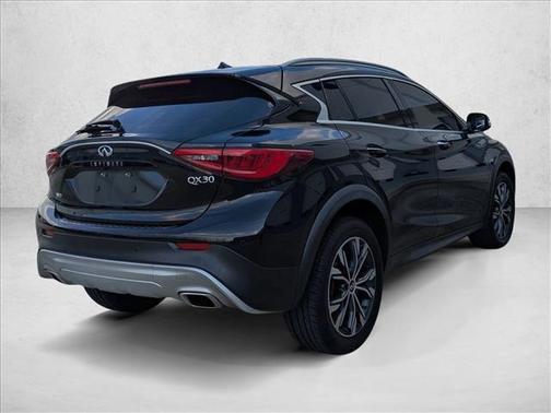 2017 INFINITI QX30 Premium