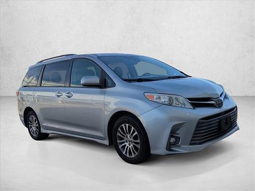 2020 Toyota Sienna XLE